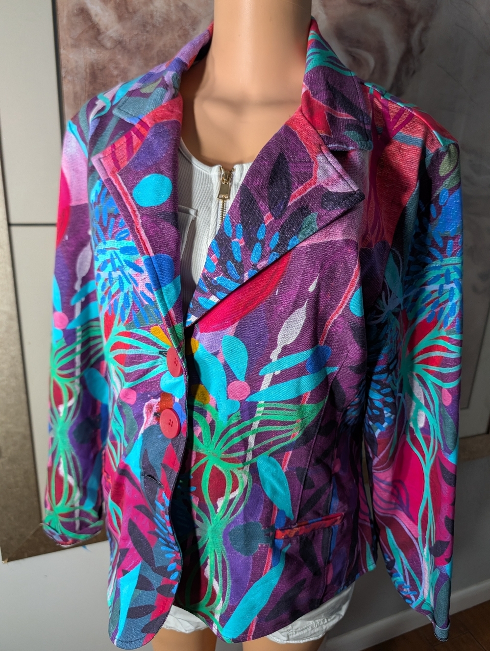 Dolcezza Boazer features a colourful from the artwork “Colour & Joy” Size XXL